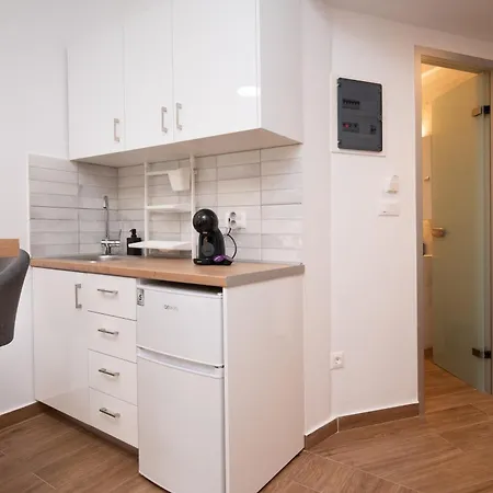 Gravity Downtown Balcony * Rhodes City